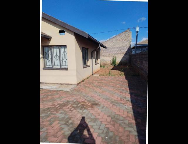 2 BEDROOM HOUSE FOR SALE IN PROTEA GLEN EXT